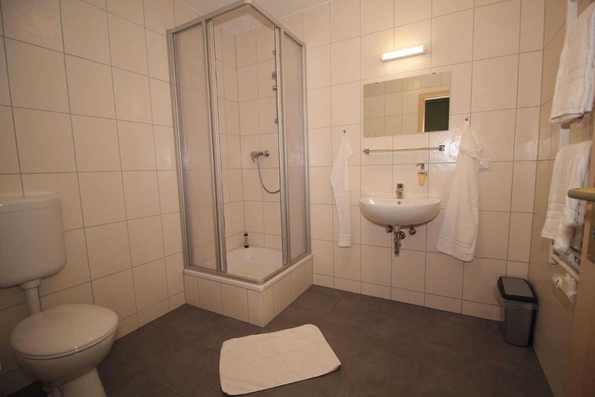 Kutterfisch Kajueten Direkt Im Stadthafen Apartment Sassnitz Exterior photo